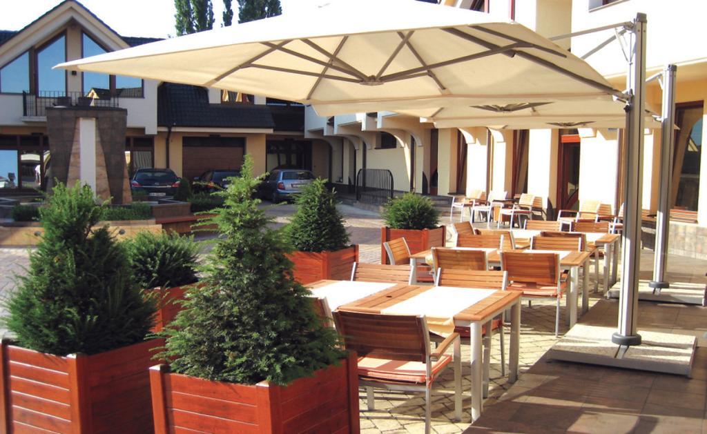 Hotel Enchanté Prešov Buitenkant foto