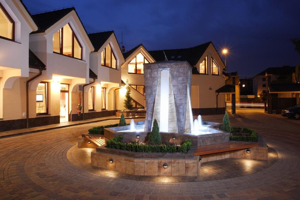 Hotel Enchanté Prešov Buitenkant foto