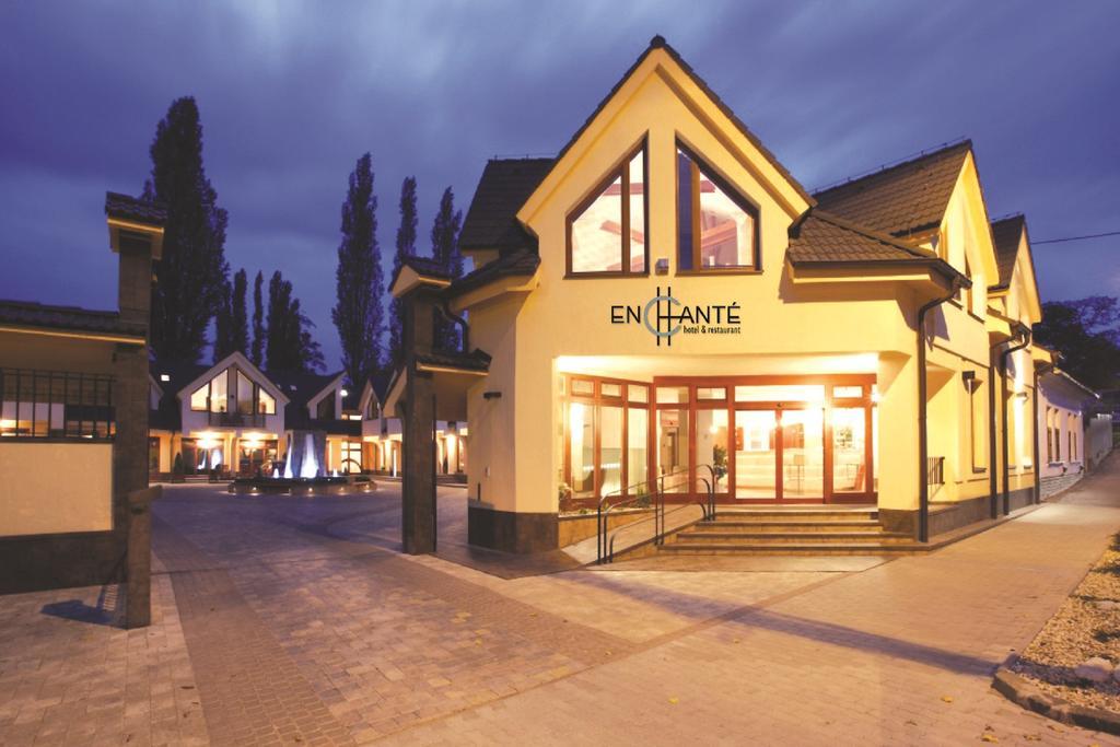 Hotel Enchanté Prešov Buitenkant foto