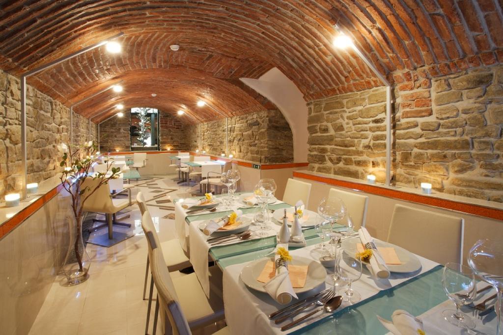 Hotel Enchanté Prešov Buitenkant foto